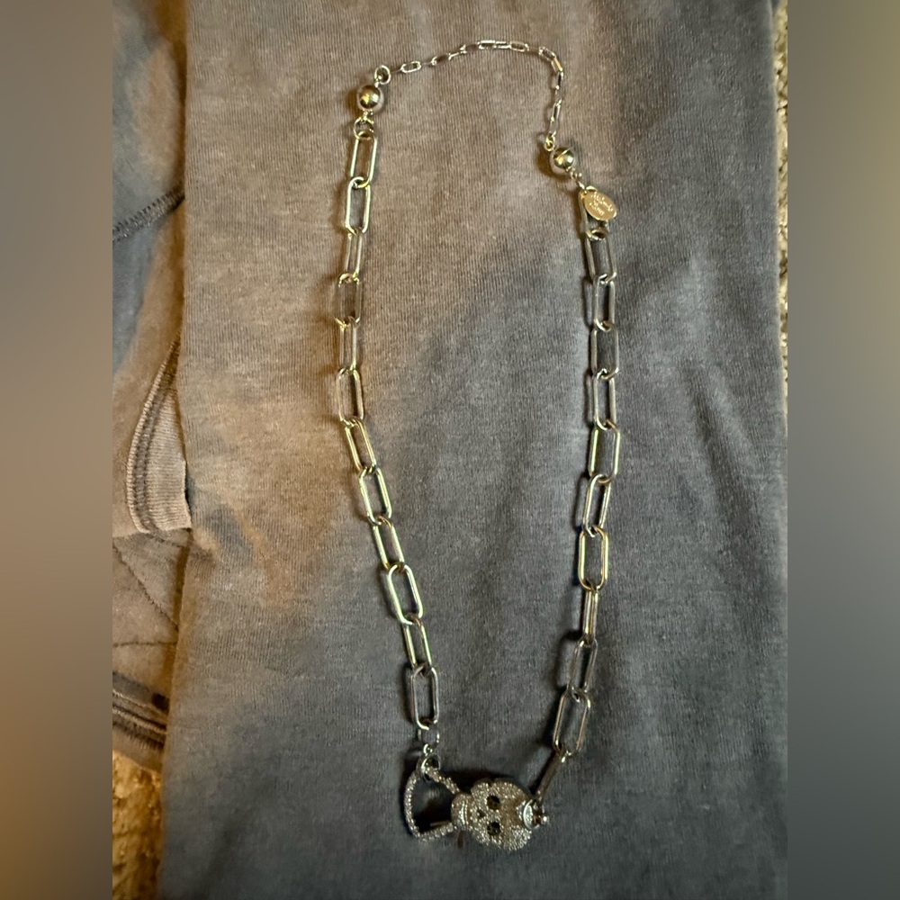 Elegant Silver Chain Necklace with skull